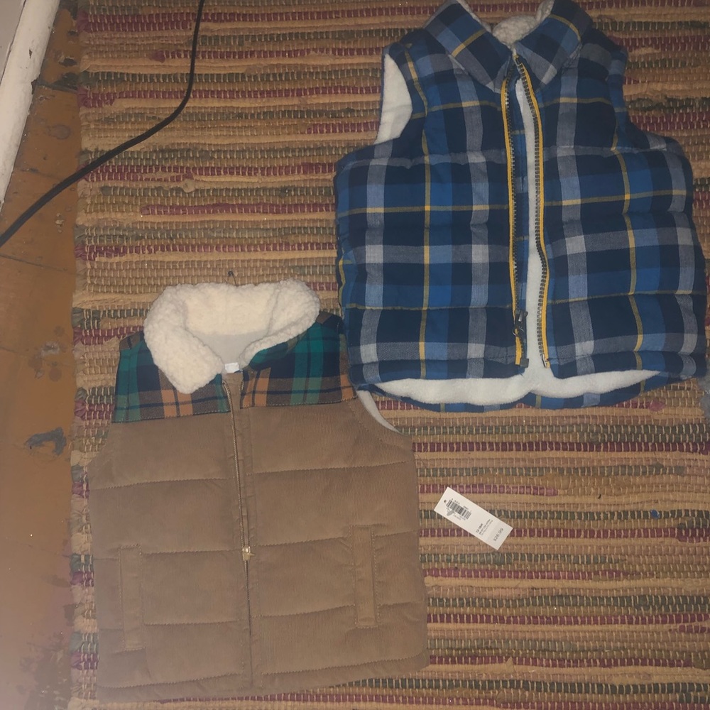 Old navy vest 12-18 one NWT